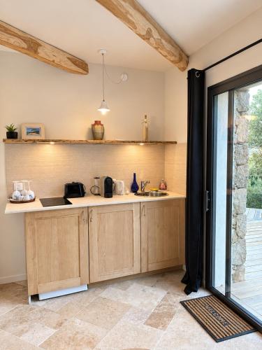 Neuf , Suite avec kitchenette dans bergerie moderne vue mer et montagne