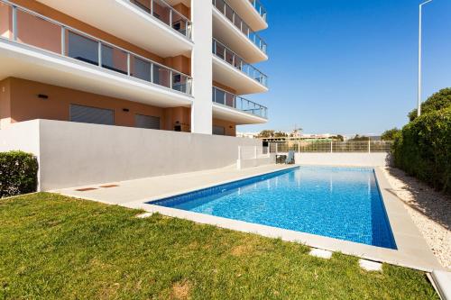 Your Algarve Base -Bright 2BR with Pool & Terrace