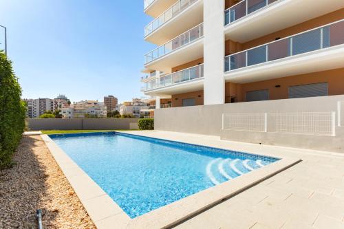 Your Algarve Base -Bright 2BR with Pool & Terrace
