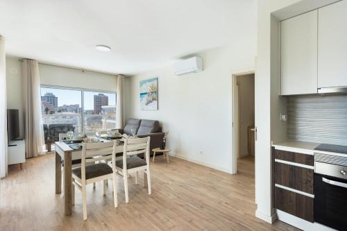 Your Algarve Base -Bright 2BR with Pool & Terrace