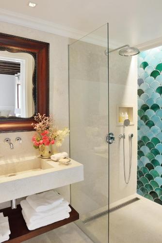 Ένα μπάνιο στο Cal Reiet Holistic Retreat