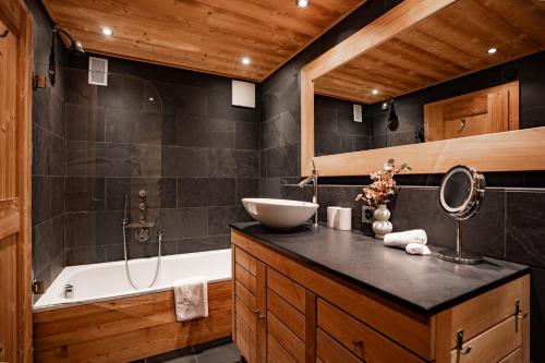Whymper Apartment by HomeFlow