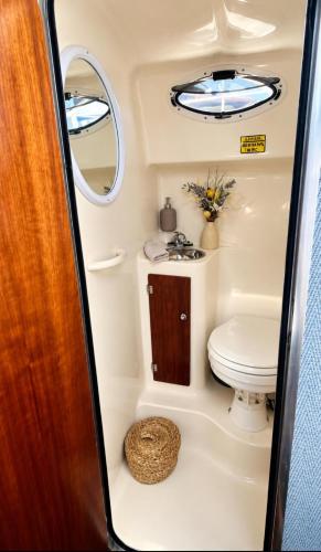 VINA BOAT - Unique Stay in Lisbon Marina