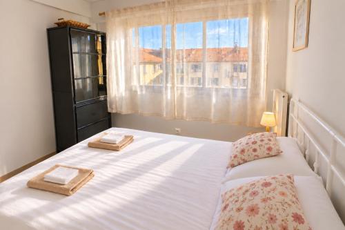 Sunny terrace with great view- Port, Beach & Garibaldi- 3 rooms apt