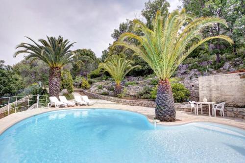 Eden Roc Villa near Cannes, Swimmingpool Sauna & Quietの敷地内または近くにあるプール