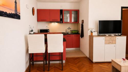 Apartments with WiFi Supetar, Brac - 23901