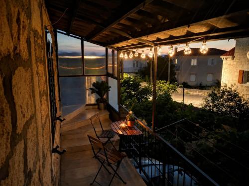 Apartments with WiFi Supetar, Brac - 23901