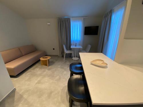 Tipsy Apt 501