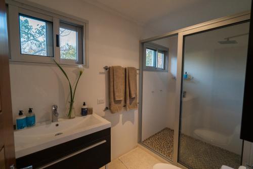 Un baño de Moana Surf Resort