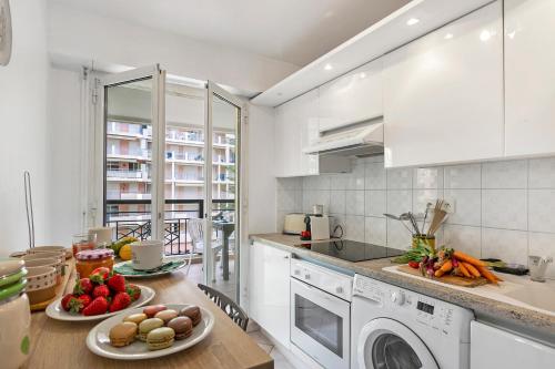 Daturas Bright Apt with Balcony - Happy Rentals