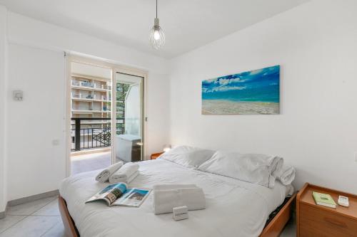 Daturas Bright Apt with Balcony - Happy Rentals