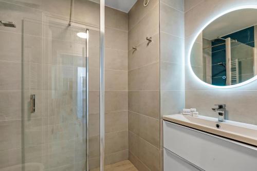 Daturas Bright Apt with Balcony - Happy Rentals