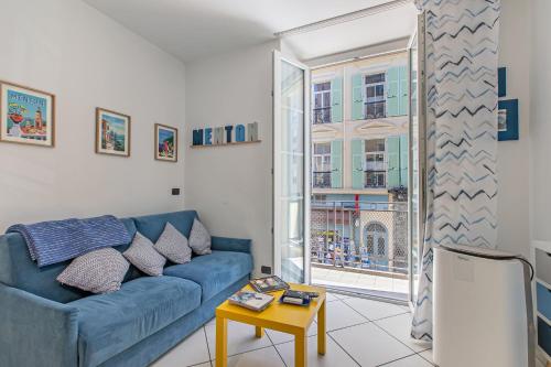 Super Central Apartment with Balcony - Happy Rentals