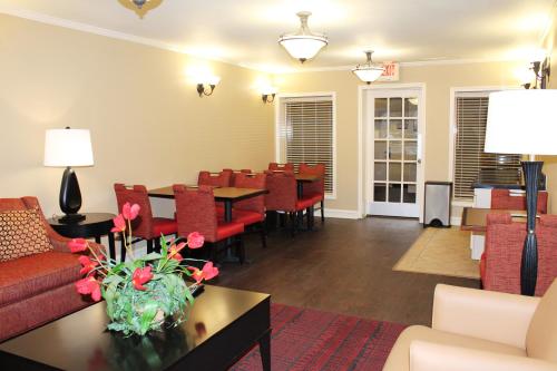 a living room with a table and chairs and a dining room at Extended Stay America Suites - Cleveland - Airport - North Olmsted in North Olmsted