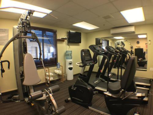 Fitness centrum a/nebo fitness zařízení v ubytování Super 8 by Wyndham Kapuskasing