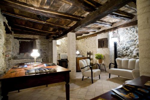 a room with a table and chairs in a building at Residenza d'Epoca Borgodifiume in Fiumefreddo Bruzio