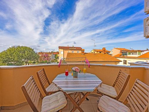Apartment near Pula with Sea View Balcony