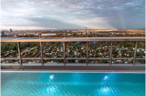Great apartment with view and heated rooftop Pool