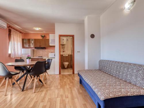 Apartment Nikol-3 by Interhome