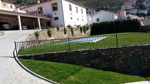 a stone fence in front of a house at Casa grande Covelinhas in Covelinhas