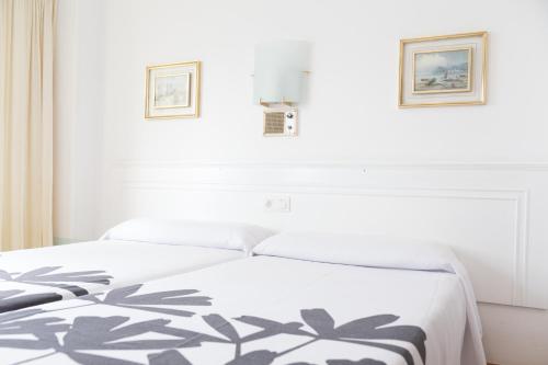 Rey Fernando, Santiago de Compostela – Updated 2022 Prices