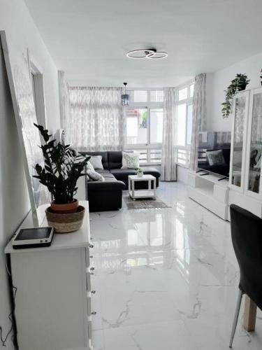 San Eugenio Fantastic New 4 bedrooms wifi free