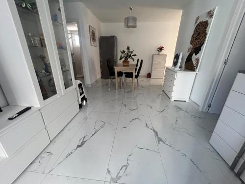 San Eugenio Fantastic New 4 bedrooms wifi free