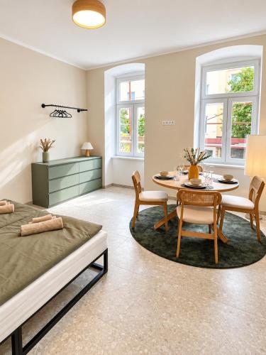 Residence K - Bright 2 Bedroom - Families & Groups Welcome