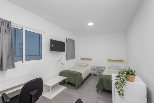 Mol-Terrace, En-Suite Bathroom, Fridge & TV