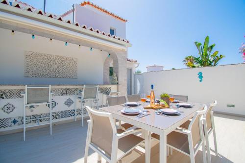 66 ADM Clara - Beautifully Renovated Villa