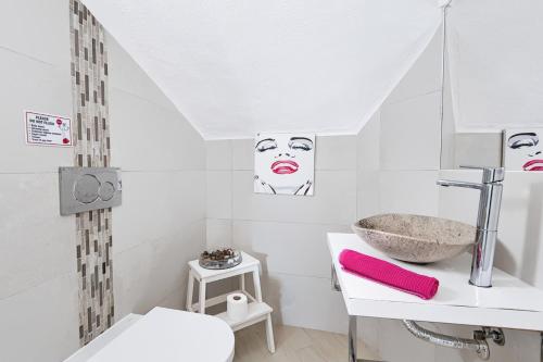 66 ADM Clara - Beautifully Renovated Villa