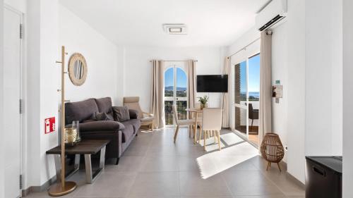 Modern Apartment with Sea View close to the Center