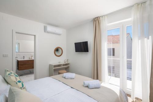 Villa Sea Darling Supetar Brač with private pool near centre