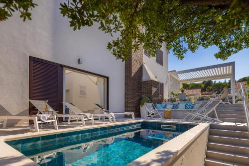 Villa Sea Darling Supetar Brač with private pool near centre