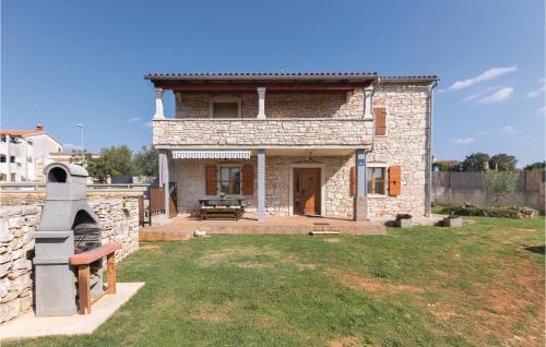 Awesome Apartment In Fazana With Wifi