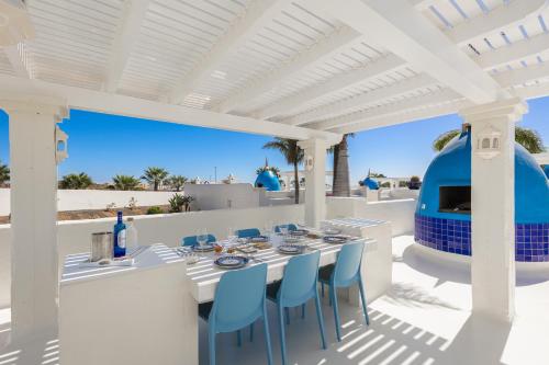 Villa Laura Quietude, Heated pool, Jacuzzi , sea and mountain views