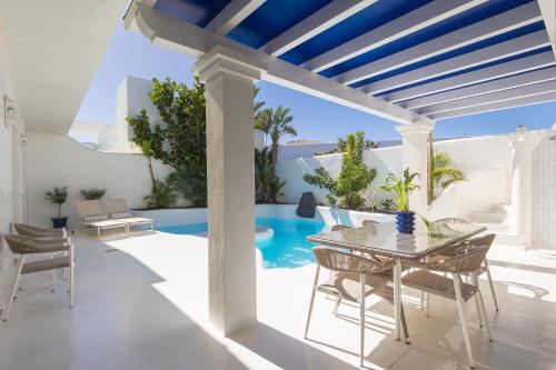 Villa Laura Quietude, Heated pool, Jacuzzi , sea and mountain views