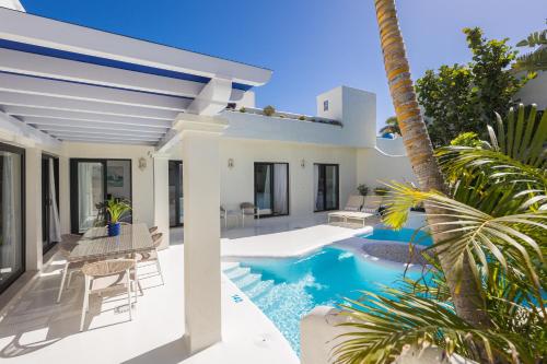 Villa Laura Quietude, Heated pool, Jacuzzi , sea and mountain views