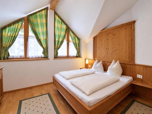 Alpine holiday apartment near a lake