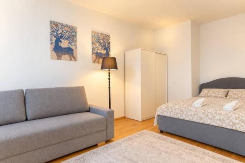 Luxury 3-room penthouse with AC and deck Praterstern