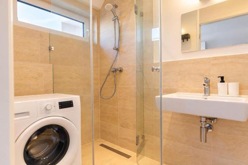 Luxury 3-room penthouse with AC and deck Praterstern
