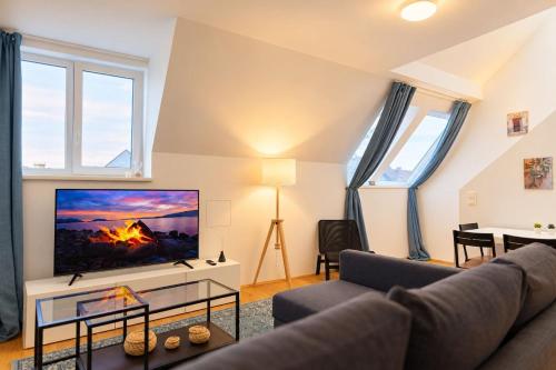 Superior 3BR penthouse with AC and deck Praterstern