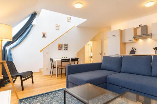 Superior 3BR penthouse with AC and deck Praterstern