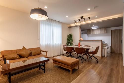 New open 岸里玉出 Maison Le Jaune 玉子心斋桥道顿崛电车直达