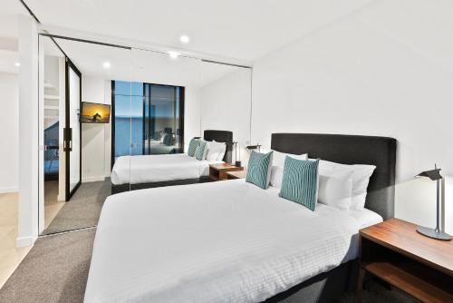 Tempat tidur dalam kamar di District South Yarra