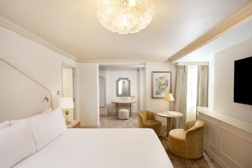 Waldorf Executive King Room