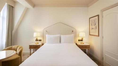 Waldorf Queen Room