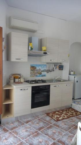 Η κουζίνα ή μικρή κουζίνα στο Francesca House