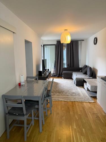 Nima's Modern Apartment