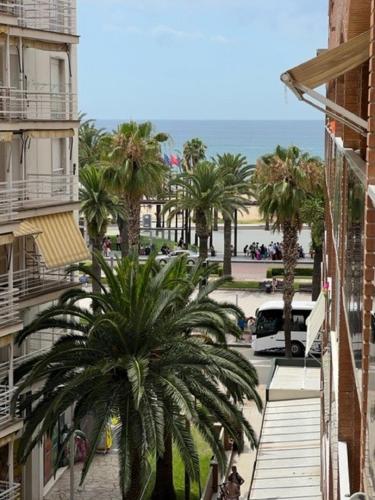 COSTA DAURADA APARTAMENTS CENTER